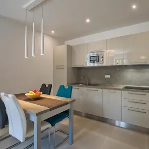 https://apartmani-mare-verde.in-istria.net